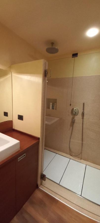 Daisy Apartment In Centro A Como Zewnętrze zdjęcie