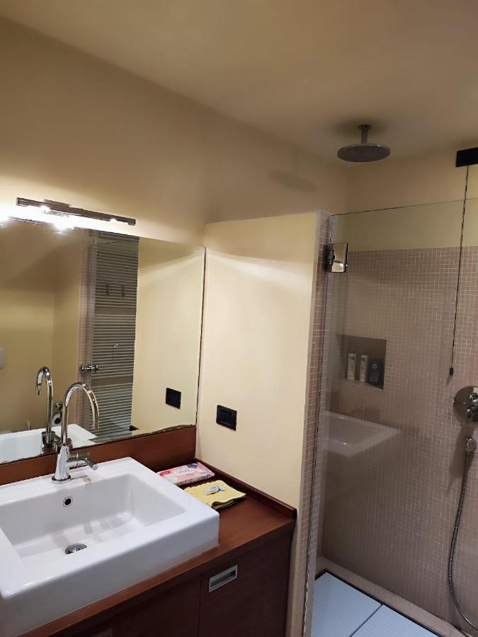 Daisy Apartment In Centro A Como Zewnętrze zdjęcie