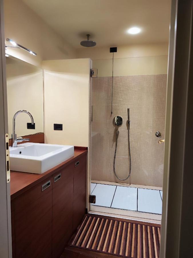 Daisy Apartment In Centro A Como Zewnętrze zdjęcie